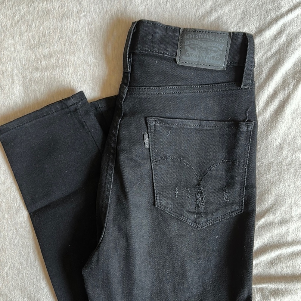 Black Levi’s high rise skinny jeans